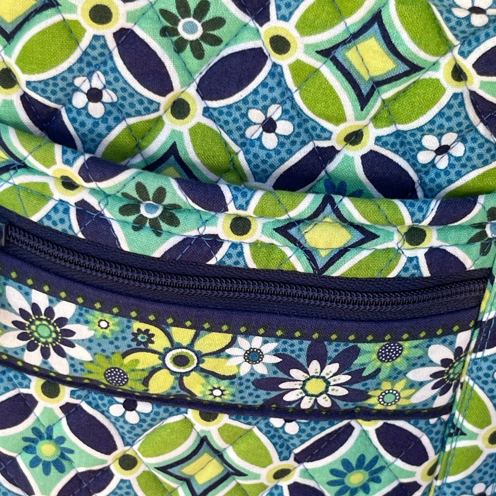 Vera Bradley Retired Daisy Daisy Pattern In Blue with Green Geometric Floral‎ - Picture 3 of 13